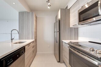 1756 N Bayshore Dr, Unit 29A in Miami, FL - Building Photo - Building Photo