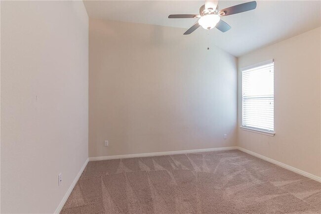 320 Lightcliff St in Hutto, TX - Building Photo - Building Photo