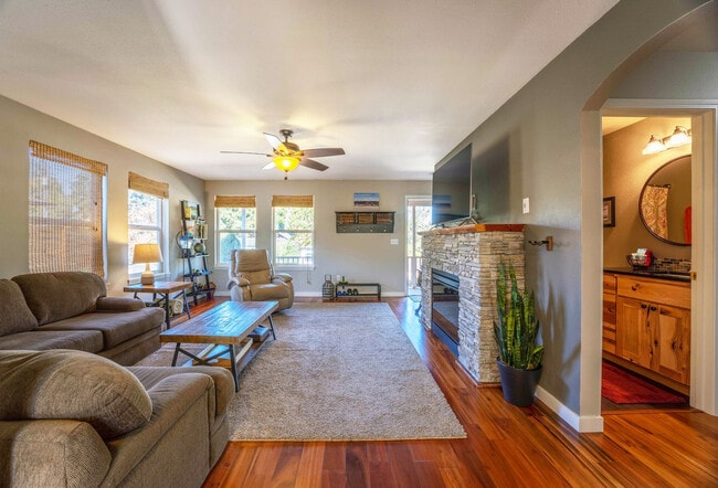 property at 815 Devon Ct