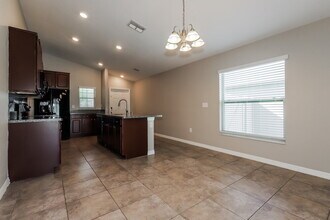 7240 Salt River Ave in Sun City Center, FL - Foto de edificio - Building Photo