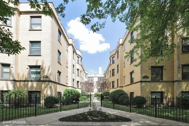 property at 4611 N Paulina St