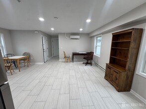 17 Harvey St in New Brunswick, NJ - Building Photo - Building Photo