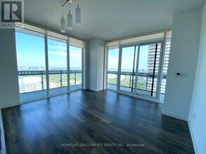 8 Eglinton Ave E in Toronto, ON - Building Photo - Building Photo