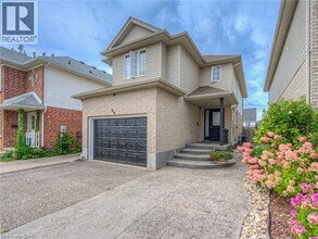 428 Wake Robin Crescent in Kitchener, ON - Building Photo - Building Photo