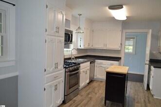 614 S Mountain View Rd in Greer, SC - Building Photo - Building Photo