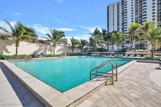 5380 N Ocean Dr, Unit 18J in Riviera Beach, FL - Building Photo - Building Photo