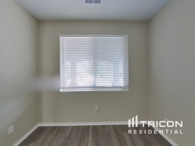 1612 Valle Vista Rd NW in Los Lunas, NM - Building Photo - Building Photo