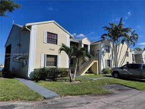 999 Hamilton Dr in Homestead, FL - Building Photo - Building Photo