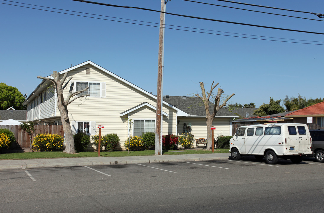 1251 N Olive Ave in Turlock, CA - Building Photo