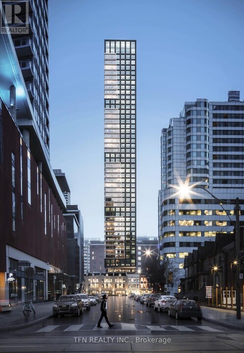 327-4327 King St W in Toronto, ON - Building Photo
