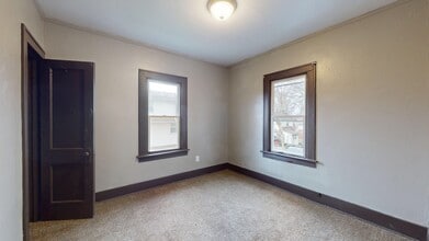 236 Watson St in Akron, OH - Foto de edificio - Building Photo