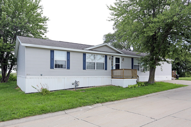 Sunrise Terrace in Newton, IA - Building Photo - Building Photo