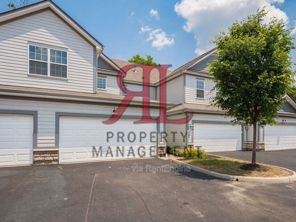 719 Wintergreen Wy in Lewis Center, OH - Building Photo