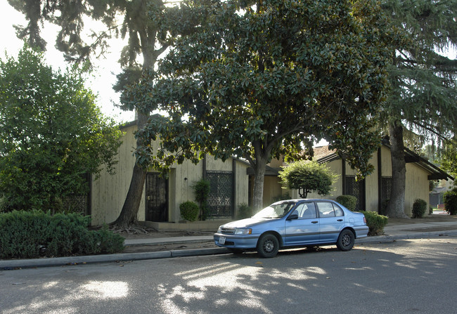 381-391 S Phillip Ave in Fresno, CA - Foto de edificio - Building Photo