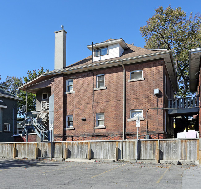 5 Balmoral Ave in Hamilton, ON - Building Photo - Primary Photo