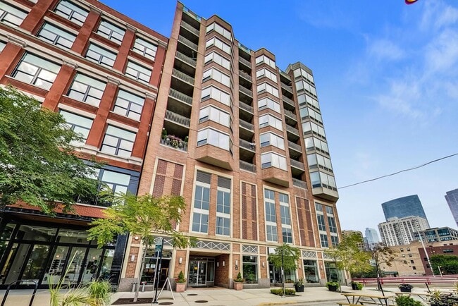 property at 720 W Randolph St
