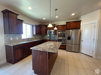 4884 W Yellow Topaz Dr in Herriman, UT - Foto de edificio - Building Photo