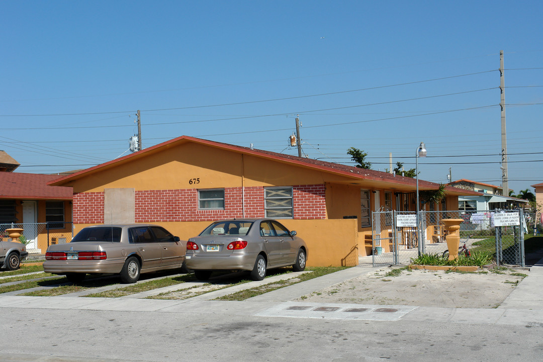 675 W 28th St in Hialeah, FL - Building Photo