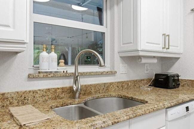 1905 Meadow Ct in West Palm Beach, FL - Building Photo - Building Photo