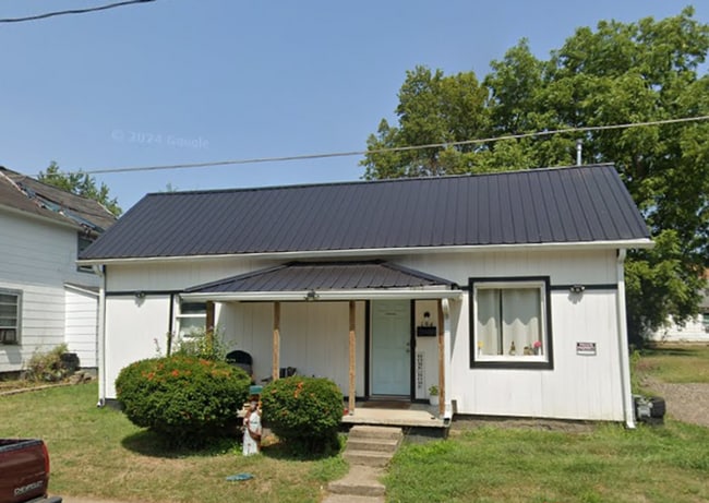 property at 194 S Oak St