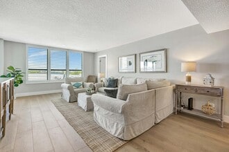 1748 Jupiter Cove Dr in Jupiter, FL - Building Photo - Building Photo