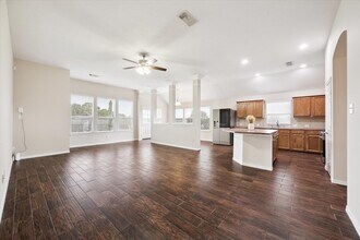 7709 Lakeside Manor Ln in Pearland, TX - Building Photo - Building Photo