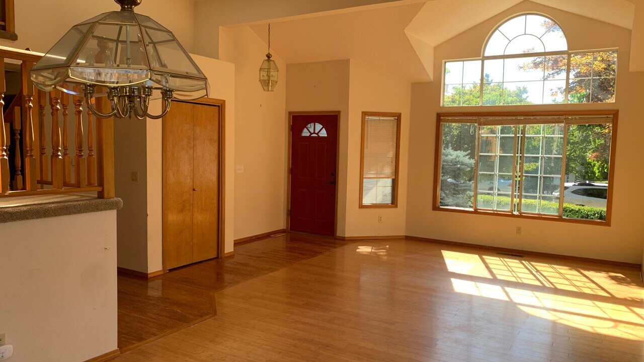 4122 NW 178th Pl in Portland, OR - Building Photo