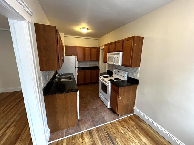 1580 Massachusetts Ave, Unit 2 in Cambridge, MA - Foto de edificio - Building Photo