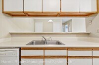 225 Londonderry Dr photo'