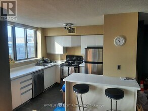 250 Queens Quay W in Toronto, ON - Building Photo - Building Photo