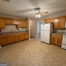 1207 Edna Pl in Macon, GA - Building Photo - Building Photo