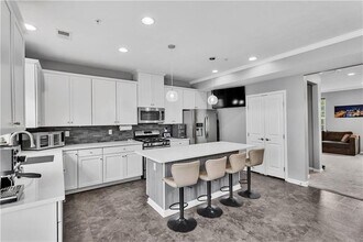 1304 Pointe View Dr in Mars, PA - Building Photo - Building Photo