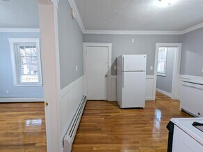8 Edgar Ct, Unit 2 in Somerville, MA - Foto de edificio - Building Photo