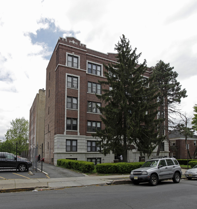 Union Square Apartments in Irvington, NJ - Building Photo - Building Photo