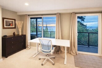 4091 Hillcrest Ave SW in Seattle, WA - Foto de edificio - Building Photo