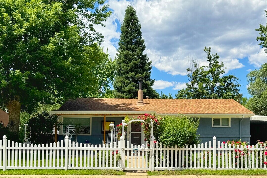 2612 Lark Dr in Colorado Springs, CO - Building Photo