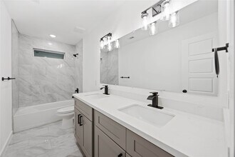 7126 Bywood St in Houston, TX - Building Photo - Building Photo