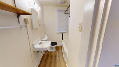 1302 Crozet Ave in Crozet, VA - Foto de edificio - Building Photo