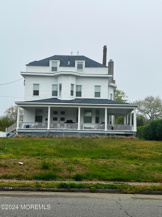 255 Hollywood Ave in Long Branch, NJ - Building Photo