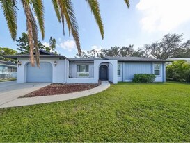 3725 Woodmont Dr in Sarasota, FL - Building Photo