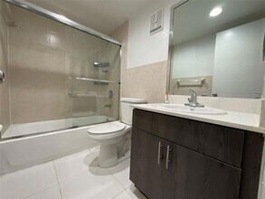 18335 NW 68th Ave, Unit 245-603 in Hialeah, FL - Building Photo - Building Photo