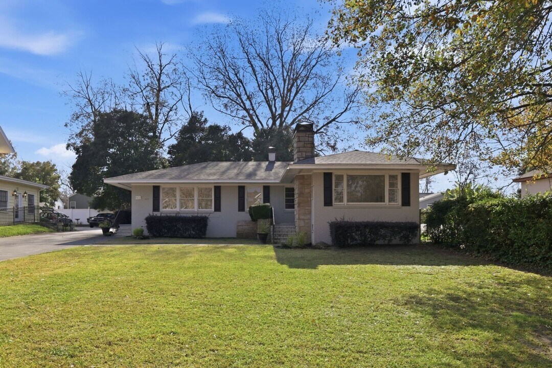 902 New Bern Ave in Raleigh, NC - Building Photo