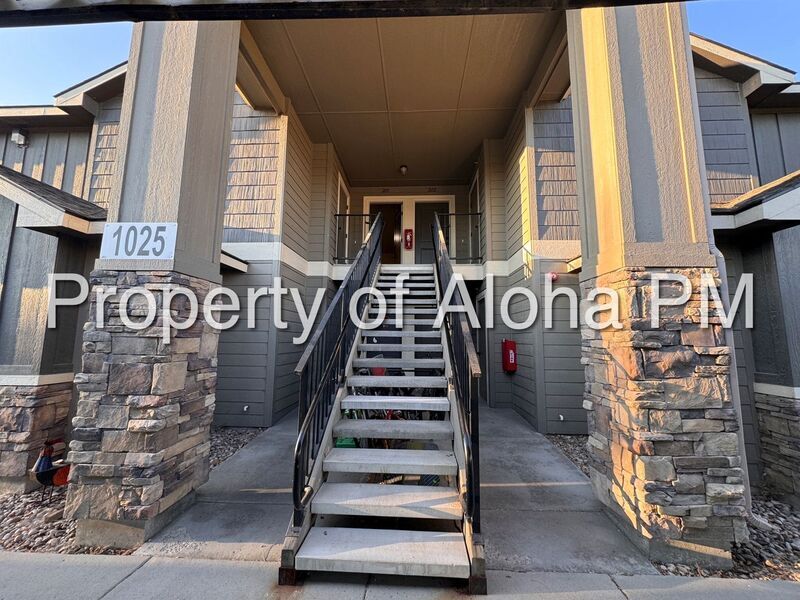 1025 W Pine Ave in Meridian, ID - Foto de edificio
