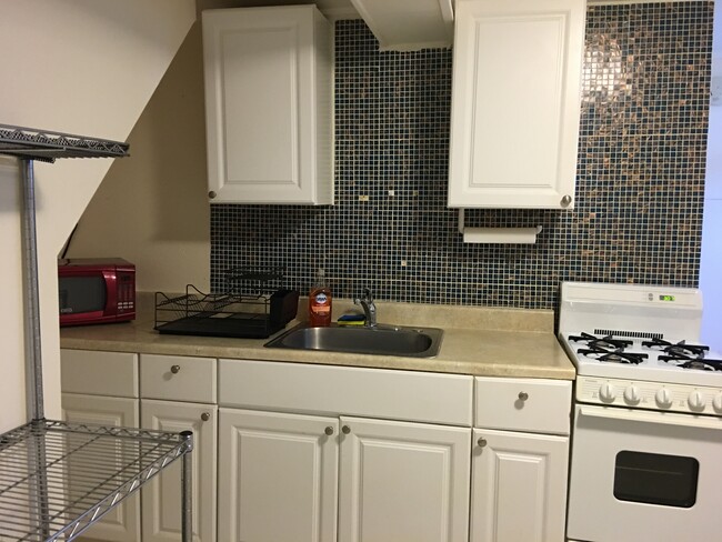 8718 31st Ave, Unit 1 BR Apt w/ Utilities in East Elmhurst, NY - Building Photo - Building Photo