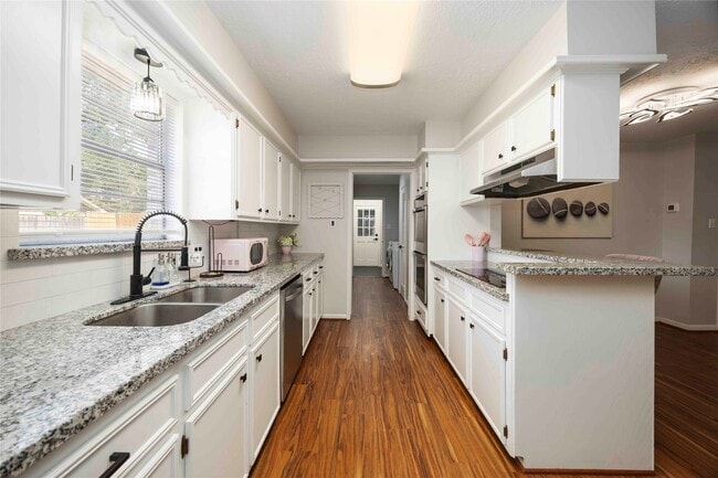 property at 5511 Green Timbers Dr