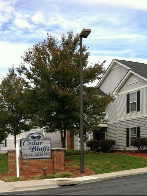 Cedar Bluff Apartments in Hendersonville, NC - Building Photo - Building Photo