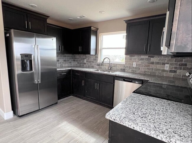 2502 Annie Baxter Ave in Joplin, MO - Foto de edificio - Building Photo