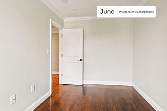 Private bedroom in 5 bed/1.5 bath Home in Boston, MA - Building Photo - Building Photo