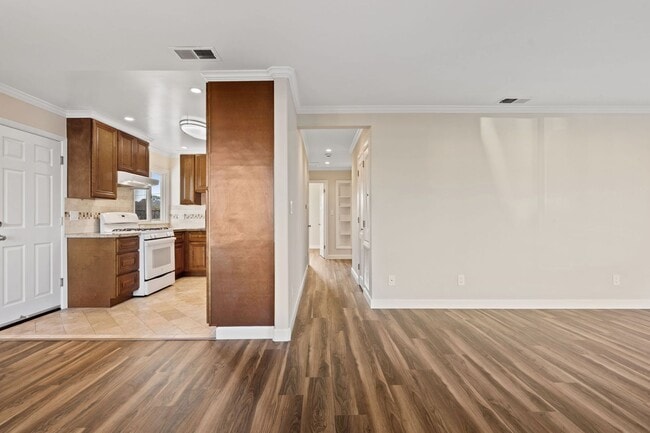 11 Bradford Dr in South San Francisco, CA - Building Photo - Building Photo