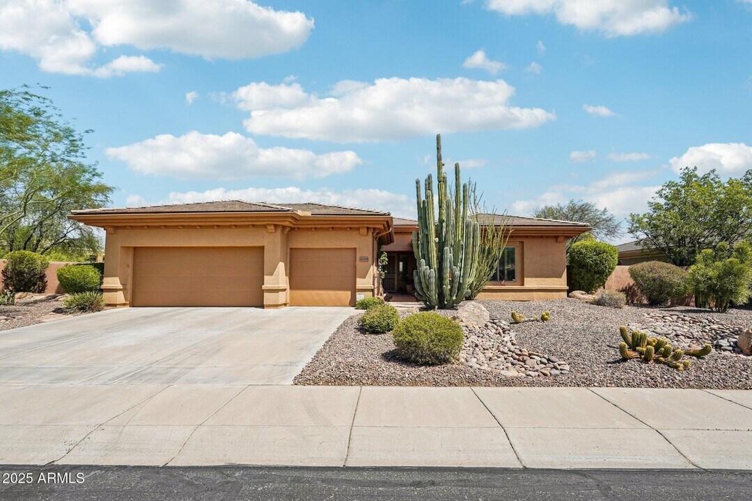 42019 N Golf Crest Rd in Anthem, AZ - Building Photo